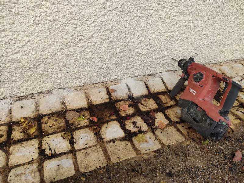 Société anti termites pour réaliser des injections dans une maison infectée au Bugue, en Dordogne