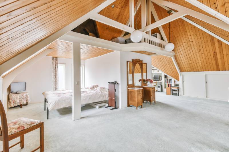 Trouver un professionnel sérieux, réactif et pas cher pour une protection anti- termites sur une charpente ancienne dans une maison de Belvès, proche Sarlat, en Dordogne